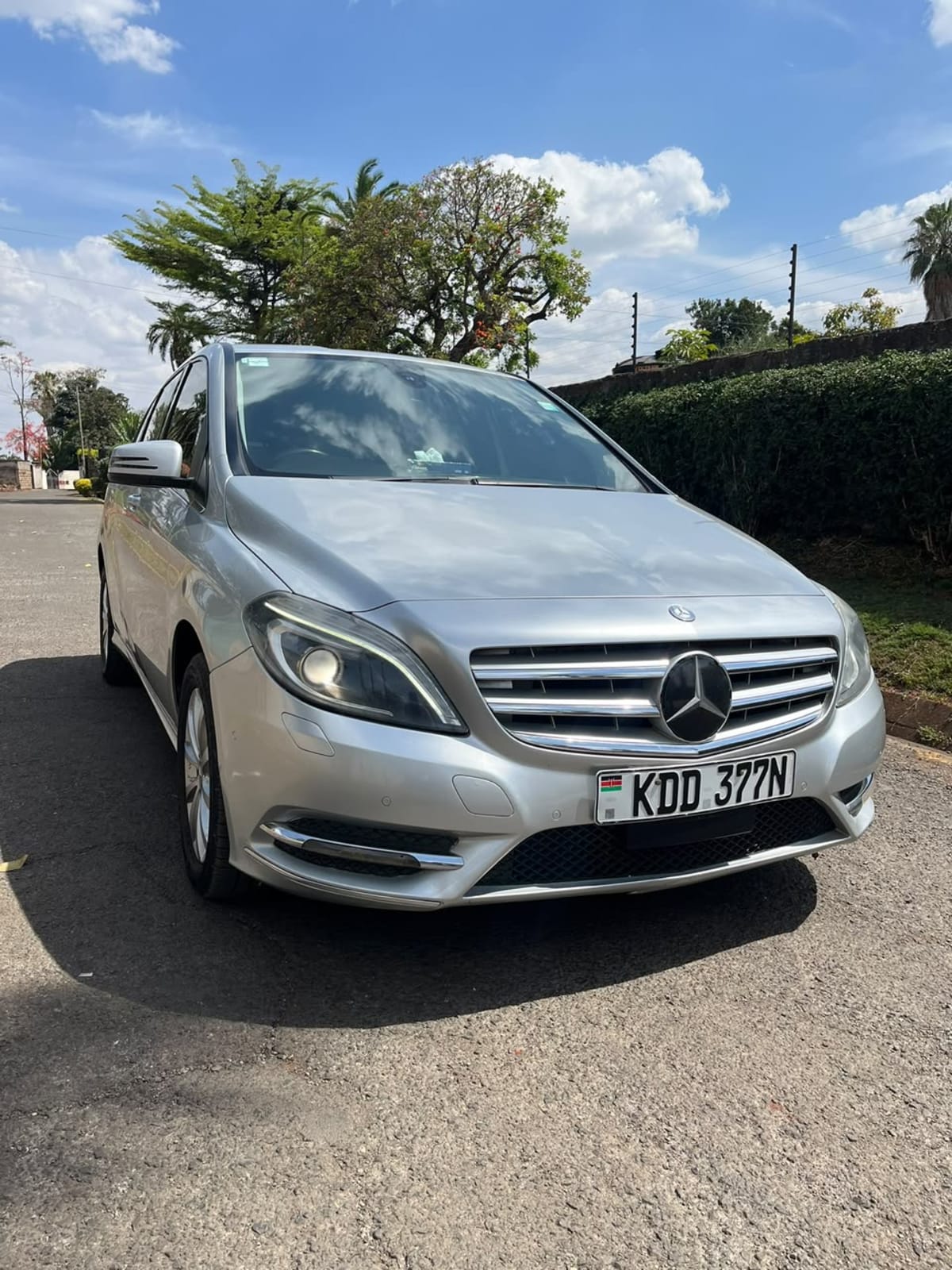 Mercedes Benz  B180