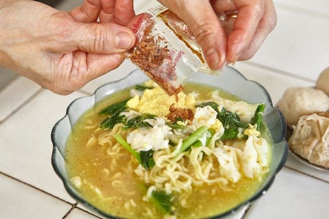 Mie Instan atau Nasi, Mana yang Lebih Cepat Membuat Gemuk?