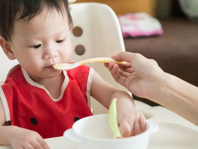 Panduan Memperkenalkan Makanan Pendamping ASI Untuk Bayi ...