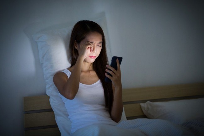 หน้าจอแสงจ้า—หนึ่งในตัวกระตุ้นอาการปวดหัว