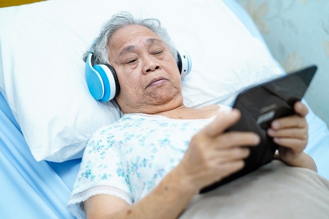 Terapi musik pada anak. Sumber: anonim, Wikimedia commons, 2016.