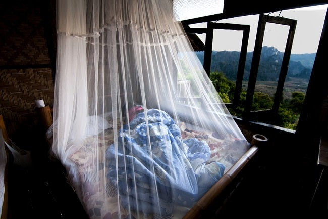 Profilaksis malaria menggunakan proteksi personal. Sumber: Openi, 2015.