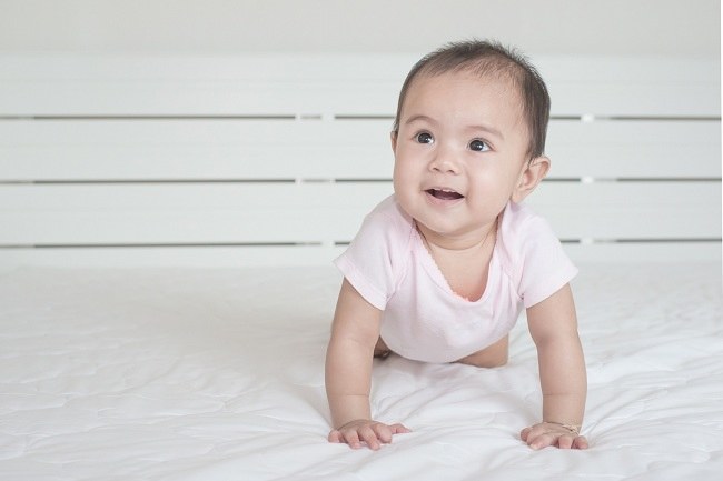 Bayi 7 Bulan Mulai Merangkak Alodokter