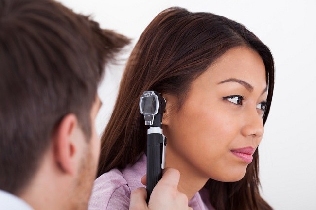 Apakah Aman Membersihkan Kotoran Telinga Dengan Ear Candle Alodokter