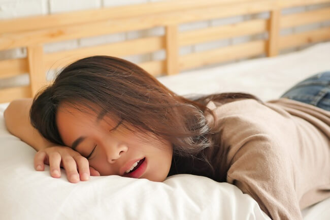 3 Simple Tips To Overcome saliva While Sleeping