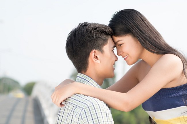 Benarkah Jatuh Cinta Dipengaruhi Feromon ?