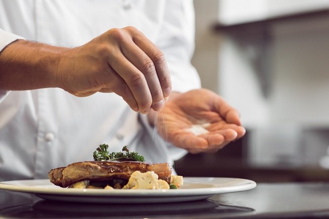 diet rendah garam untuk hindari stroke dan penyakit jantung - alodokter