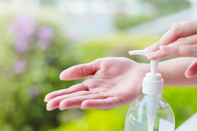 Download Cuci Tangan Pakai Air Dan Sabun Atau Hand Sanitizer Alodokter PSD Mockup Templates