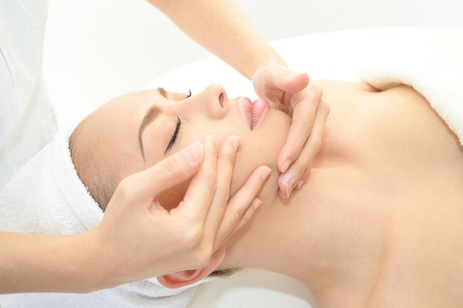 Risiko Efek Samping Facial Wajah yang Perlu Diketahui - Alodokter