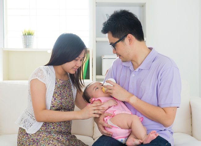 Cara mengatasi demam pada bayi usia 2 bulan