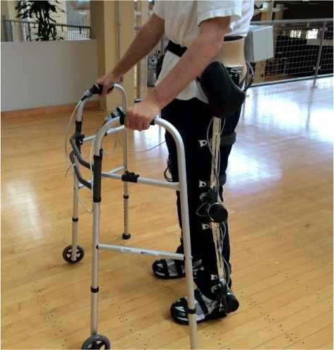 Gait training menggunakan exoskeleton robot Sumber: Bortole, M. Venkatakrishnan, A et al. Openi 2015.