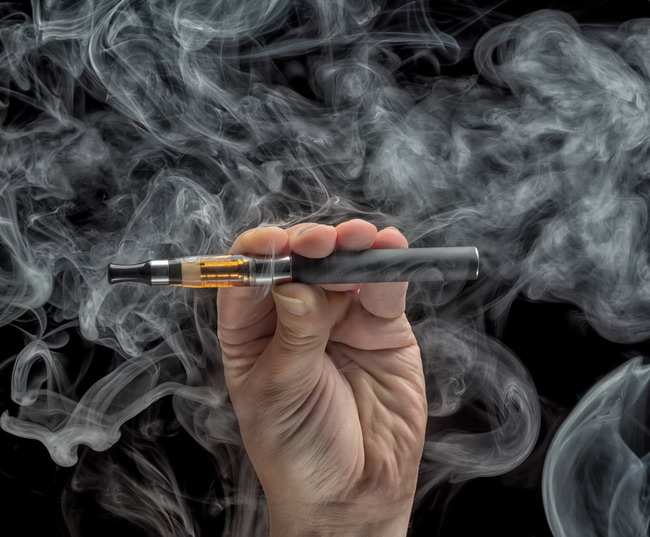 Simak 5 Bahaya Vaping Yang Perlu Anda Waspadai Alodokter