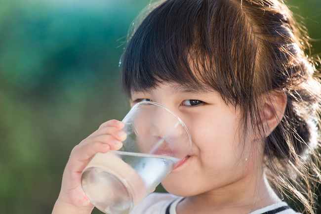 Apakah bayi boleh minum air putih