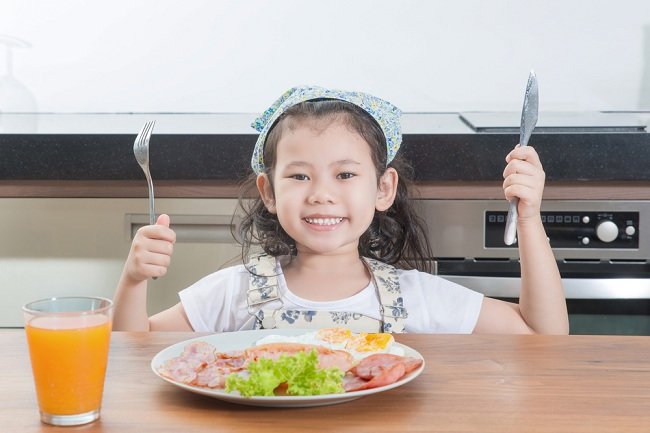 7 Makanan Ini Bisa Bantu Perkembangan Otak Anak Lho Bunda Alodokter