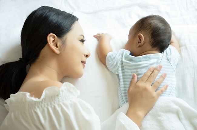 Bunda Jangan Sampai Kurang Tidur Saat Menyusui, Ini Tipsnya