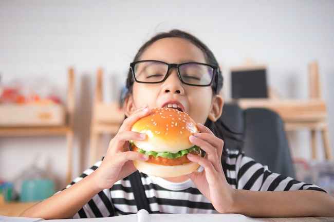 Kolesterol Tinggi Bisa Terjadi Pada Anak, Ini Cara Mengatasinya