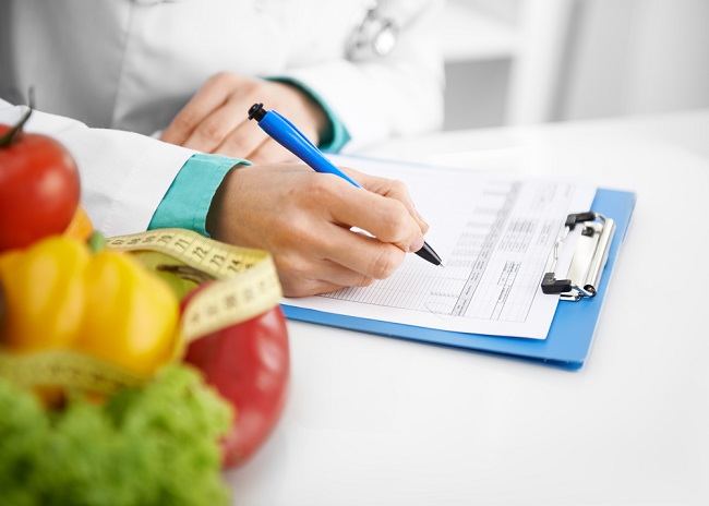 Regarding the Nutritionist: Tasks and Conditions That Require Consultation