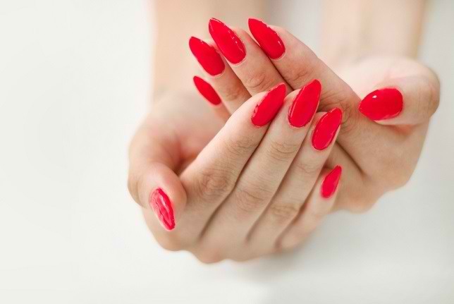 Risiko di Balik Cantiknya Kuku Palsu - Alodokter