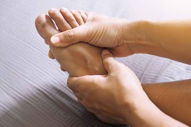 Berbagai Gejala Dan Ciriciri Asam Urat Hello Sehat Berbagai Gejala Dan Ciriciri Asam Urat Hello Sehat