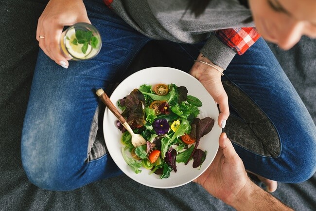 Makanan dan minuman yang tidak boleh dimakan saat haid