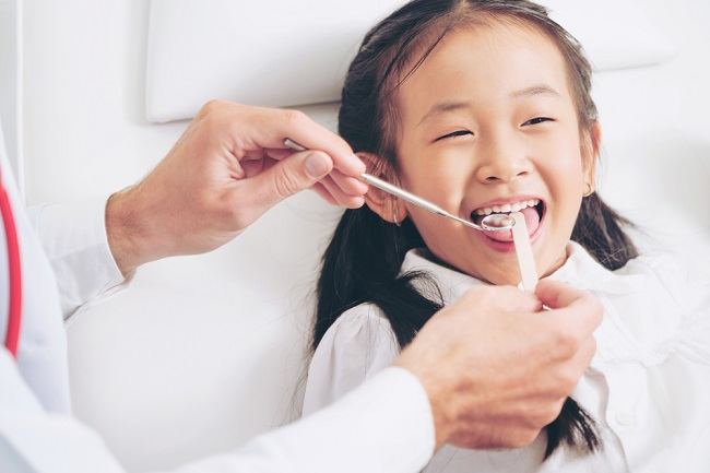 Pentingnya Fluoride Treatment pada Gigi Anak untuk Mencegah Gigi Berlubang
