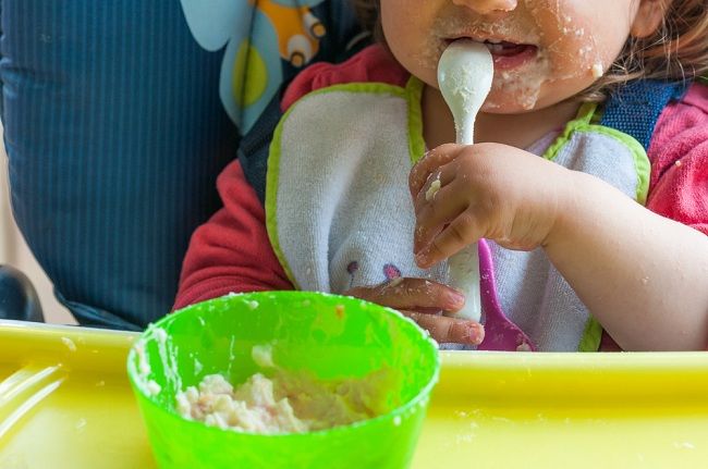 Cara Memulai Jadwal  Makan  Bayi  6 Bulan  Alodokter