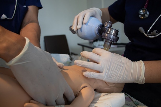 Teknik Resusitasi Neonatus Alomedika