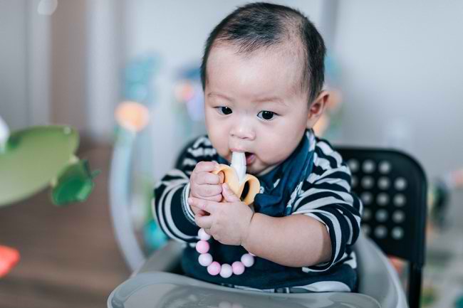 Is it Safe to Give Teether Necklaces to Babies?