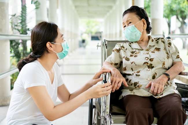 Here's How to Take Care of the Elderly at Home During the Pandemic COVID-19