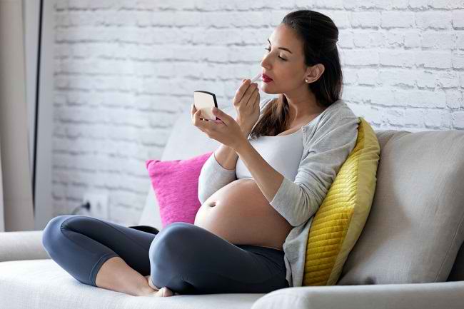 Guide to Choosing Safe Cosmetics for Pregnant Women - Alodokter