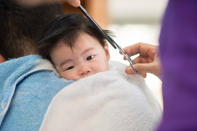 Bunda, Ini Cara Mencukur Rambut Bayi yang Aman - Alodokter