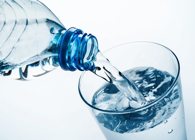 Cara Memilih Air Kemasan yang Baik - Alodokter