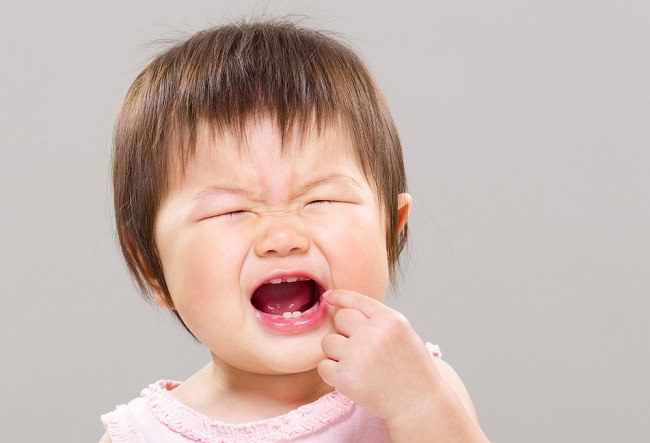 Mengantisipasi Bayi Tumbuh Gigi yang Sering Rewel - Alodokter