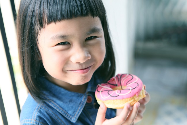 Benarkah Konsumsi Gula Berlebih Picu Anak Hiperaktif? - Alodokter