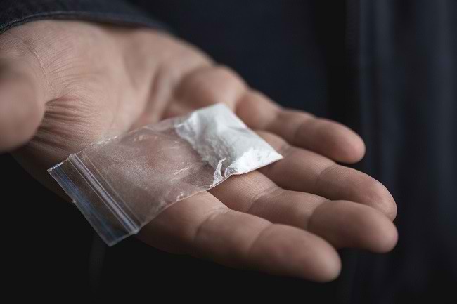Efek Buruk Kokain, dari Jantung hingga Kematian - Alodokter