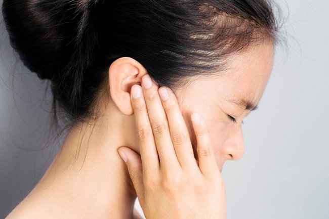 Waspada, Telinga Keluar Cairan Bisa Dialami Semua Orang - Alodokter