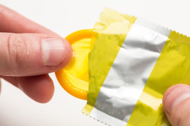 Kondom Pria, Ketahui Jenis hingga Efek Sampingnya - Alodokter