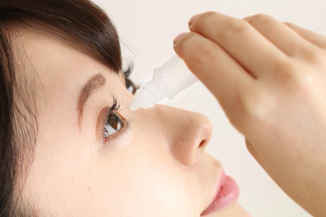 Obat Tetes Air Mata Buatan untuk Mata Kering - Alodokter