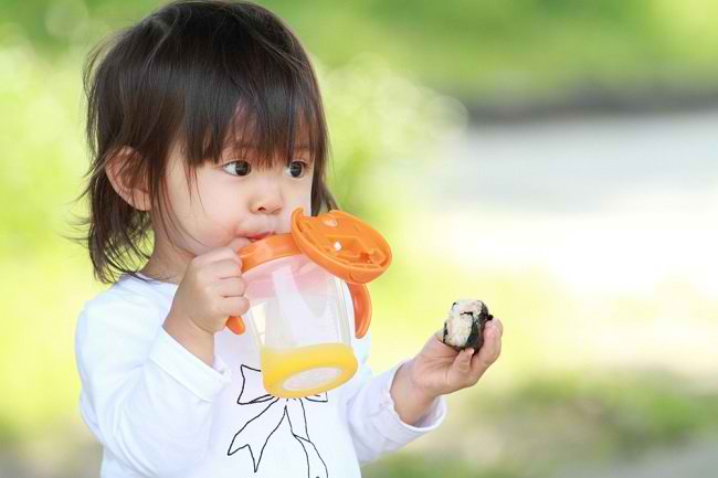 Aturan dan Panduan Penggunaan Sippy Cup pada Balita - Alodokter