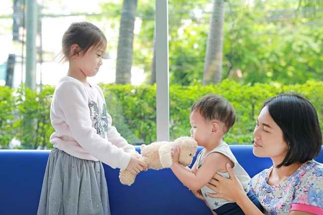 Cara Melatih Empati Anak Agar Lebih Sukses dan Bahagia - Alodokter