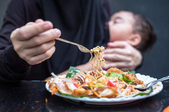 Catat Ini Makanan Dan Minuman Yang Perlu Dibatasi Ibu Menyusui Alodokter