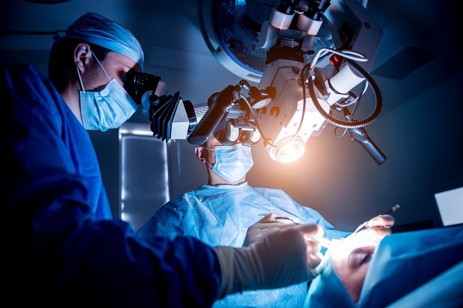 Mengenal Manfaat dan Risiko Operasi Tumor Otak dengan Fluorescence - Alodokter