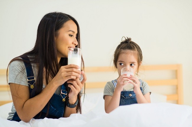 Ini Waktu Terbaik untuk Minum Susu - Alodokter