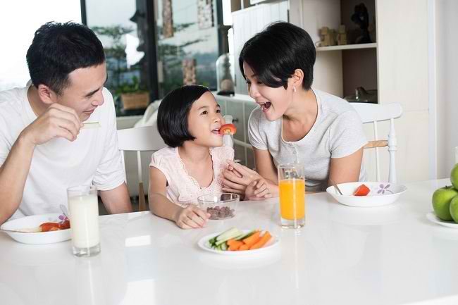 Cara Mendidik Anak kepada Kebiasaan Makan Sehat - Alodokter