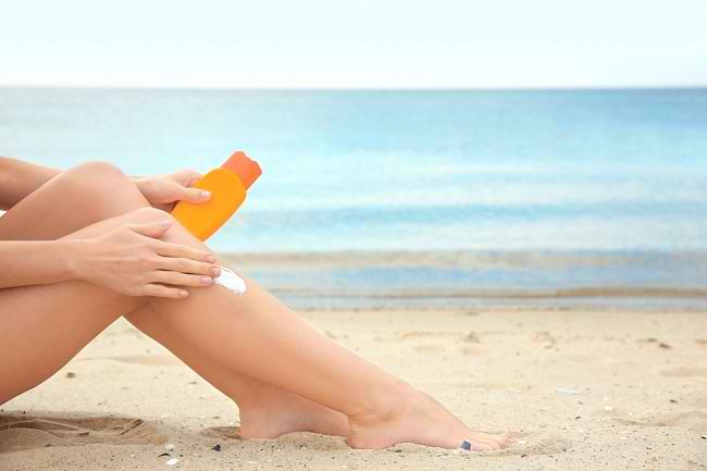 Ini Cara Memilih Sunblock untuk Kulit Sensitif - Alodokter