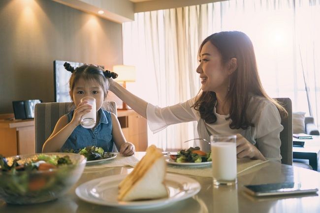 Ini Manfaat Susu UHT yang Penting untuk Kesehatan di Masa Pandemi - Alodokter