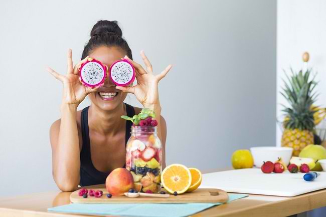 Ini Daftar Makanan yang Kaya Vitamin untuk Mata - Alodokter