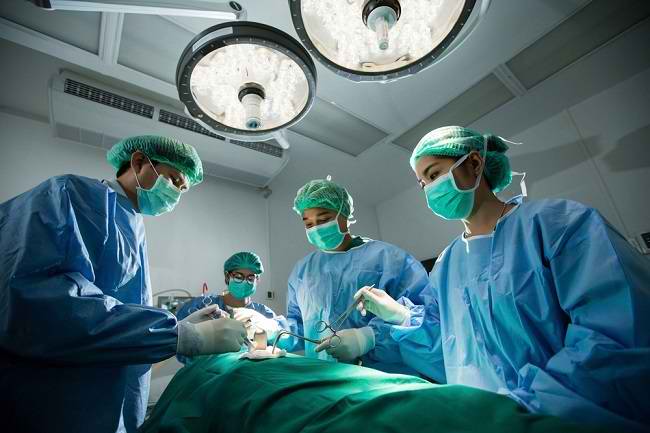 Kenali Lebih Dalam Operasi Radang Usus dan Efek Sampingnya - Alodokter