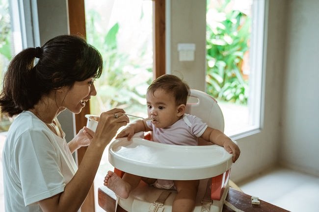 Bunda, Ini Panduan Memilih dan Melatih Babysitter untuk Si Kecil - Alodokter