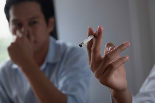 Bahaya Menjadi Perokok Pasif dan Langkah Pencegahannya - Alodokter